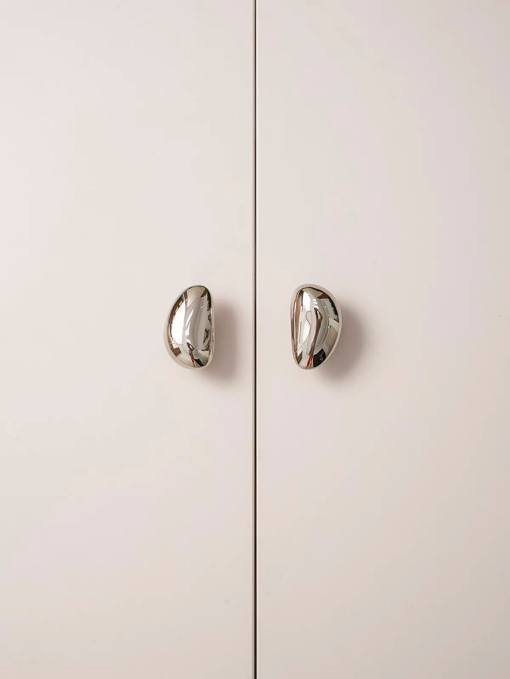 Pebble Shape Titanium Silver Cabinet Knob – Lave Studio